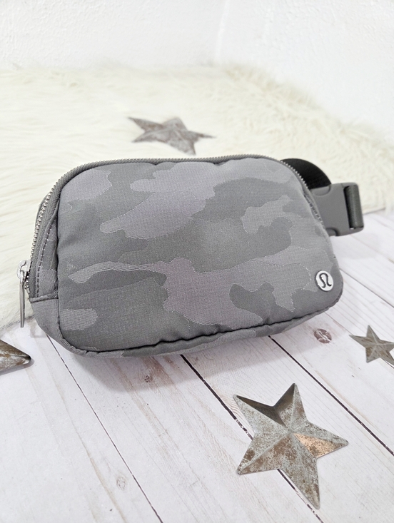 osprey ariel 65 ariel bag and cover quality materials Color:Icy Lilac/Smoked Pearl Free school supplies and property: Batman